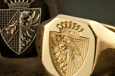 Shield & Coronet signet ring With heraldic bee