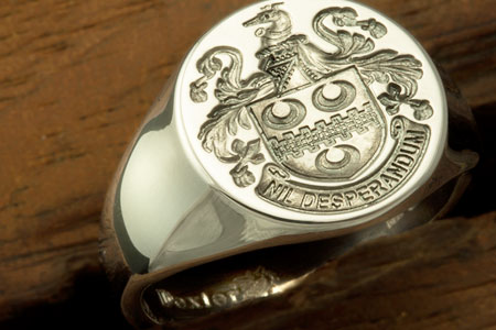 Motto: Nil Desperandum / Plantagenet Style Arms / 'Show Engraving' / Round 9ct White