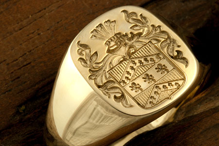 No Banner / Tudor Style Arms / 'Show Engraving' / Cushion 14ct