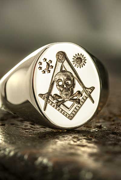 Masonic signet ring with skull & bones
