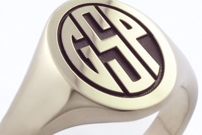 Monogramed Classic Oval Signet Ring - Block / Elevated