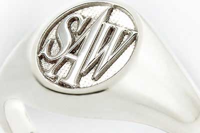 Monogramed Classic Oval Signet Ring - Roman / Elevated