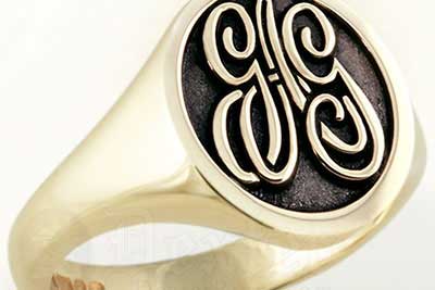 Monogramed Scalloped Oval Signet Ring - Script / Elevated