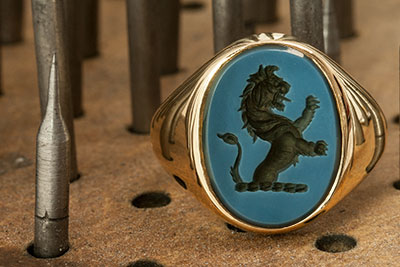 Blue Sardonyx Gemstone Demi Lion Crest Ring