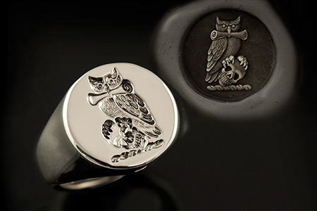 Owl Skull Scroll Crest / Round 9ct White