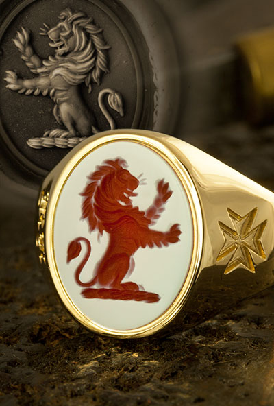 Red Sardonyx Crest Ring Demi Lion & Shoulder Engraving